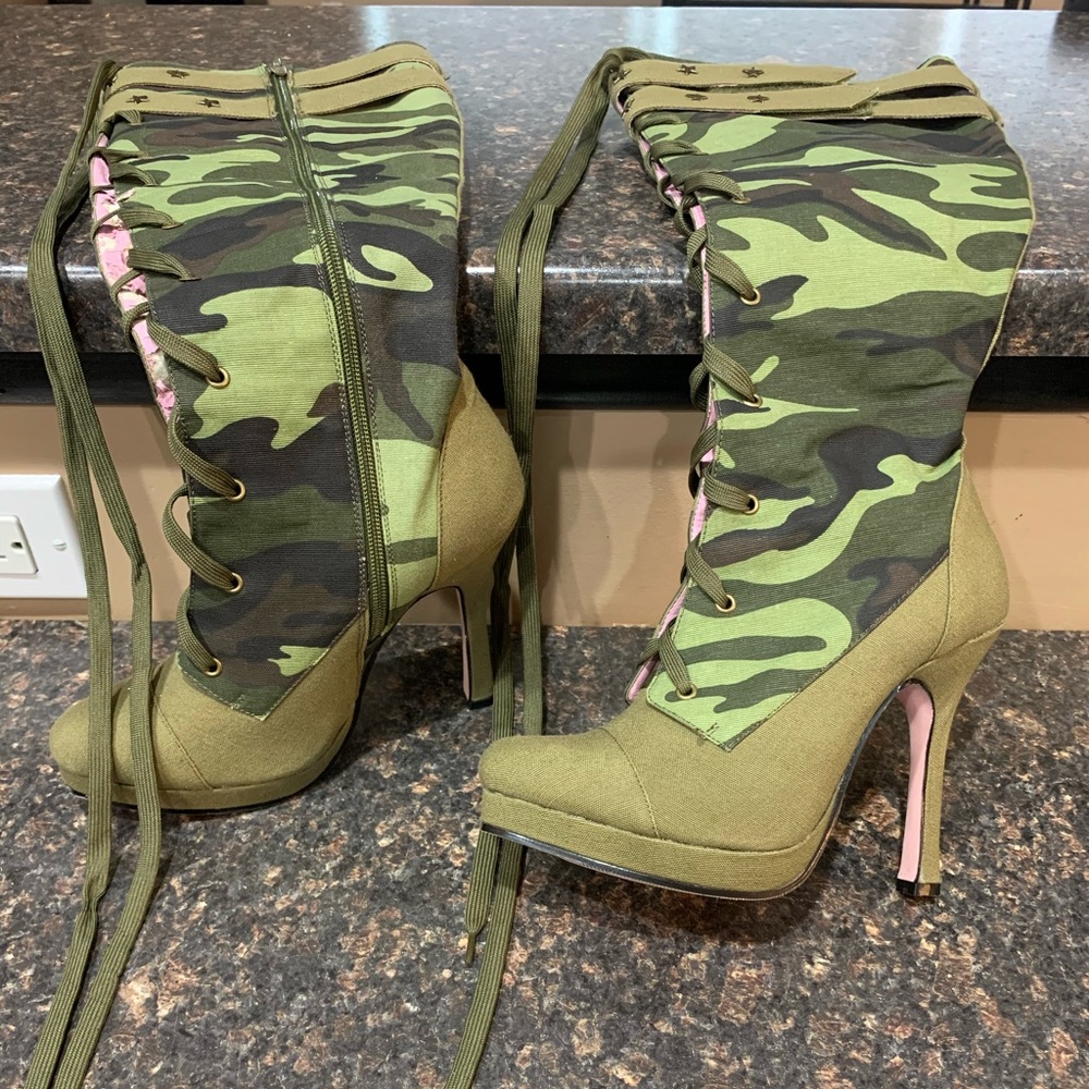 ❌SOLD❌Pleaser camp boots